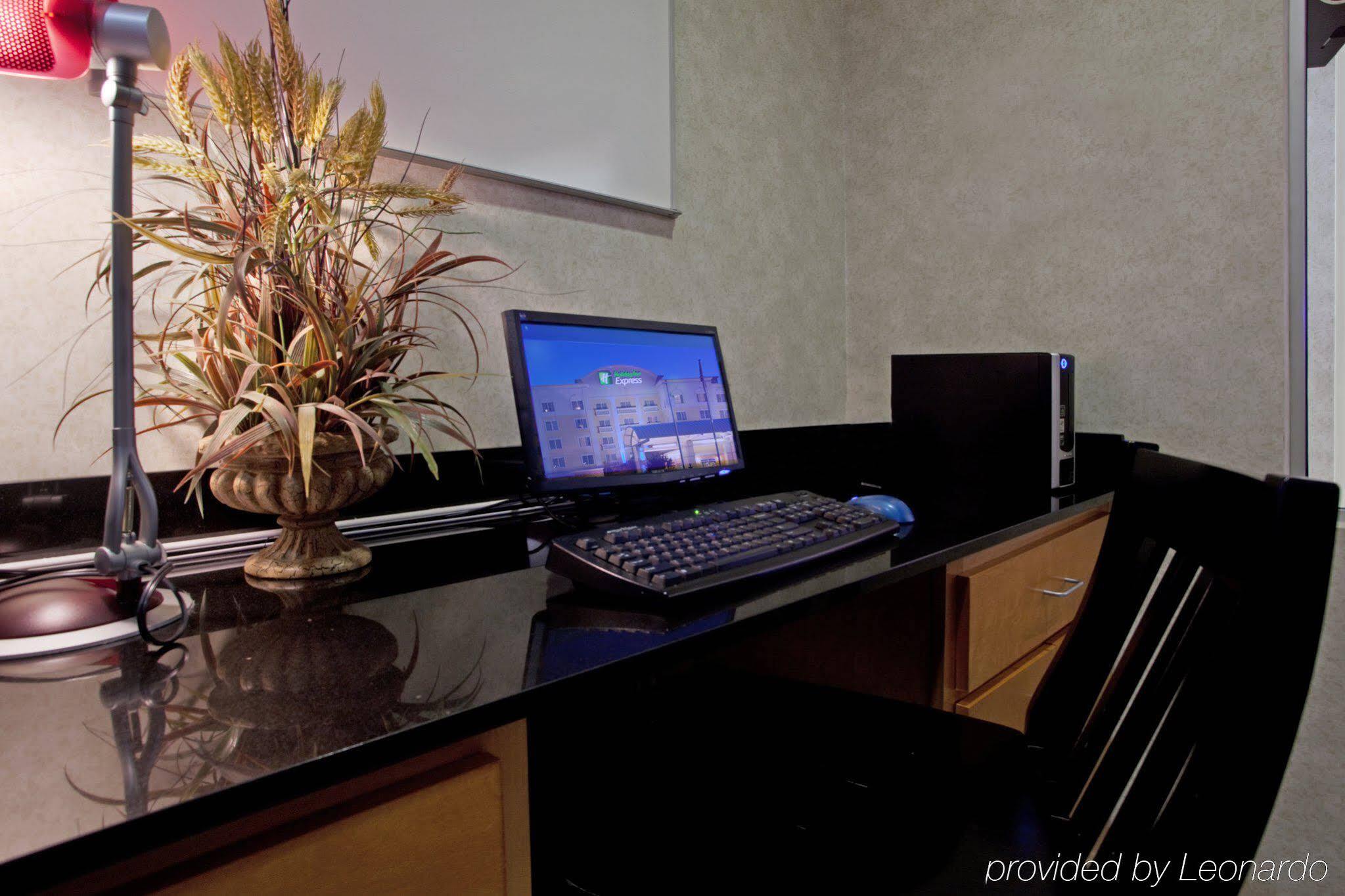 Holiday Inn Express Hotel & Suites Mooresville - Lake Norman By Ihg Ngoại thất bức ảnh