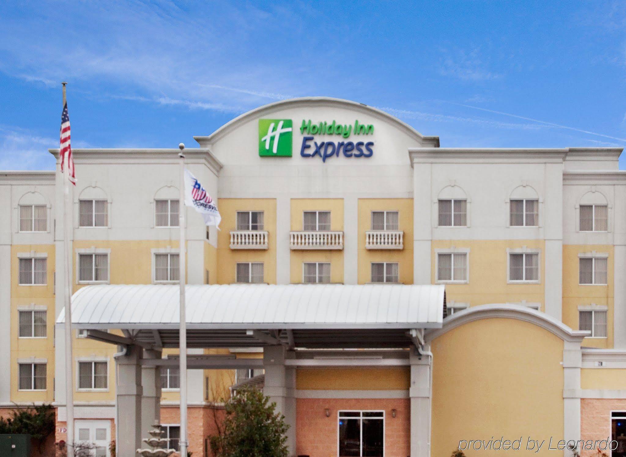Holiday Inn Express Hotel & Suites Mooresville - Lake Norman By Ihg Ngoại thất bức ảnh