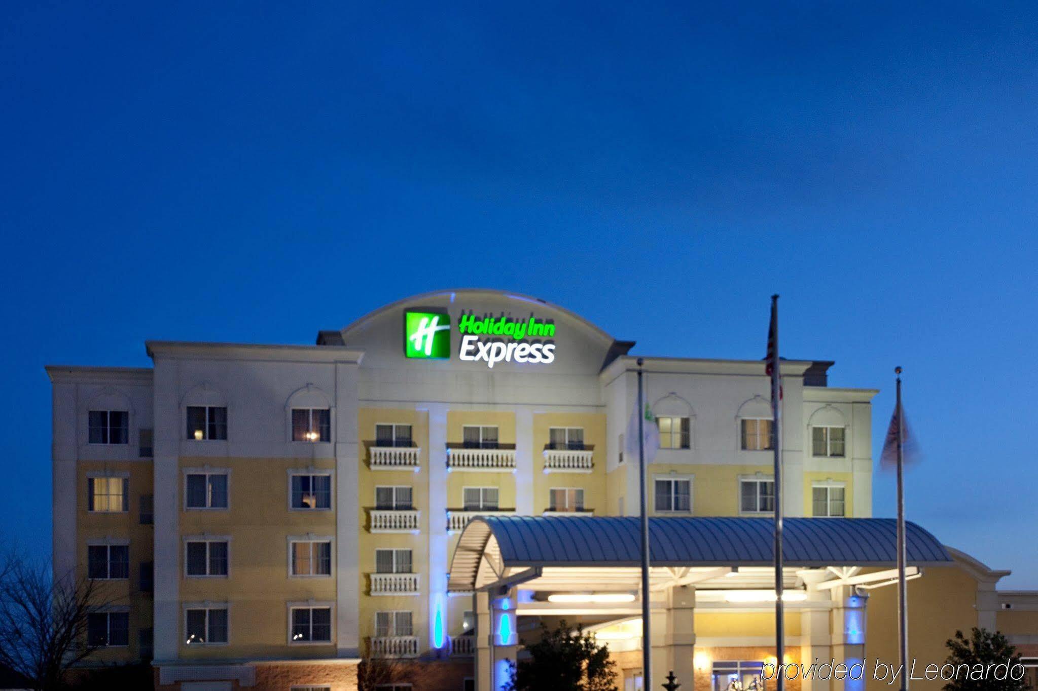 Holiday Inn Express Hotel & Suites Mooresville - Lake Norman By Ihg Ngoại thất bức ảnh