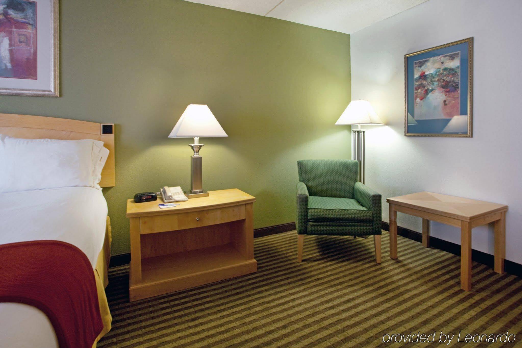 Holiday Inn Express Hotel & Suites Mooresville - Lake Norman By Ihg Ngoại thất bức ảnh